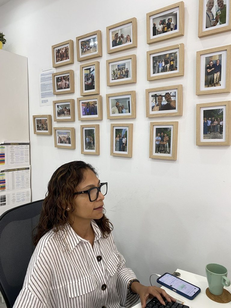Wereal adviser at her desk in the Alicante office
