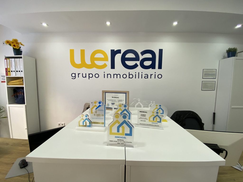 Meeting room at Wereal Grupo Inmobiliario in Alicante where sales mandates are signed